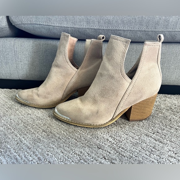 Tan booties - Picture 3 of 4